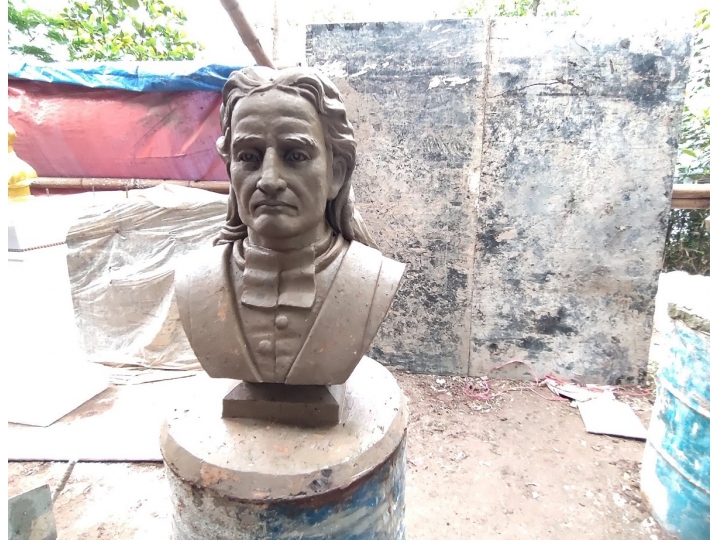TƯỢNG TRÒN CHÂN DUNG