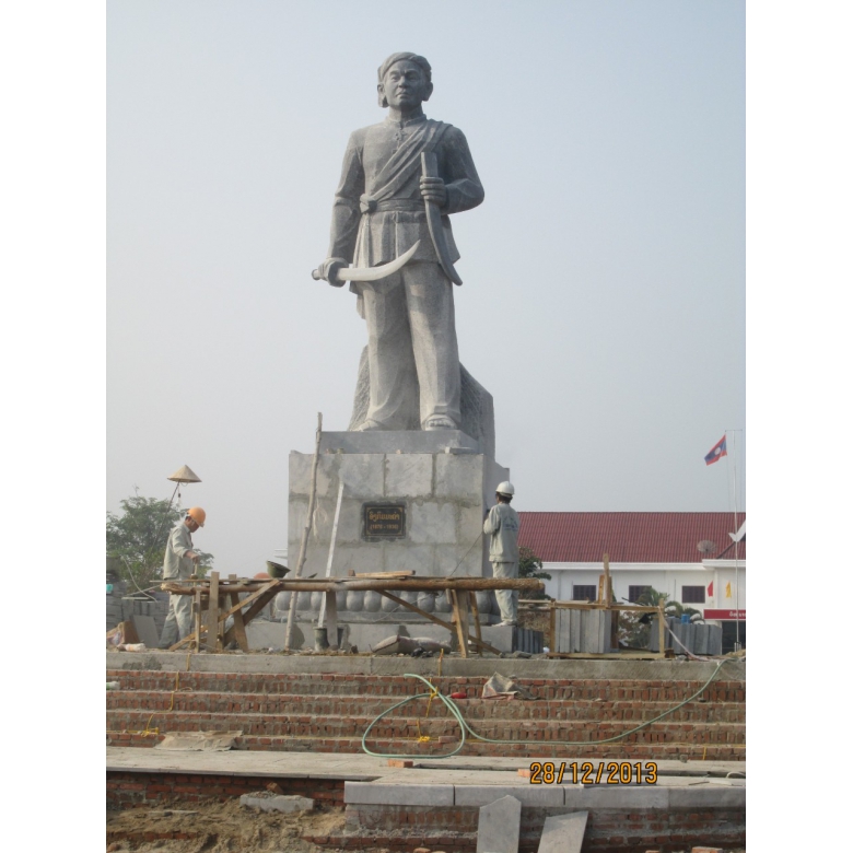 02. Tượng đài chiến sỹ vùng mỏ QN