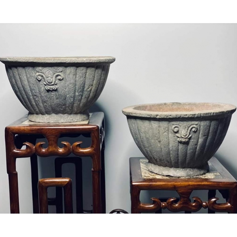 Chậu hoa, bệ đá