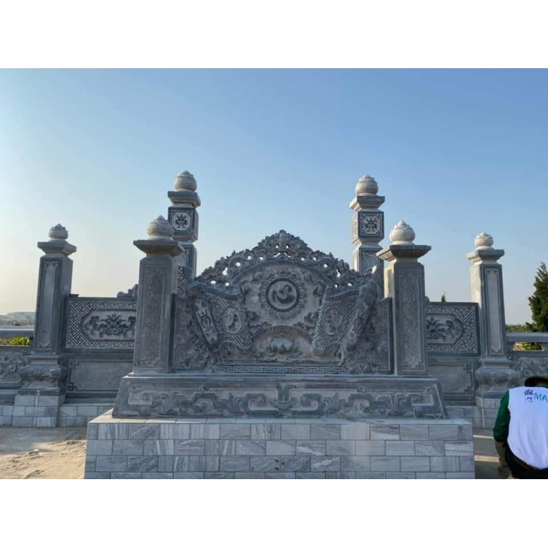 Lăng tẩm, cột đá đình chùa 2